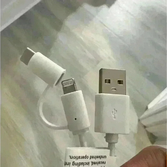 NWT Adrienne Vittadini Charging Wallet Clutch - Picture 3 of 5